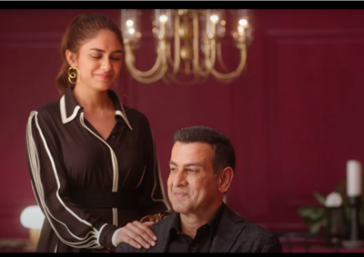 Mrunal Thakur makes Ronit Roy feel at home with Dulux Velvet Touch